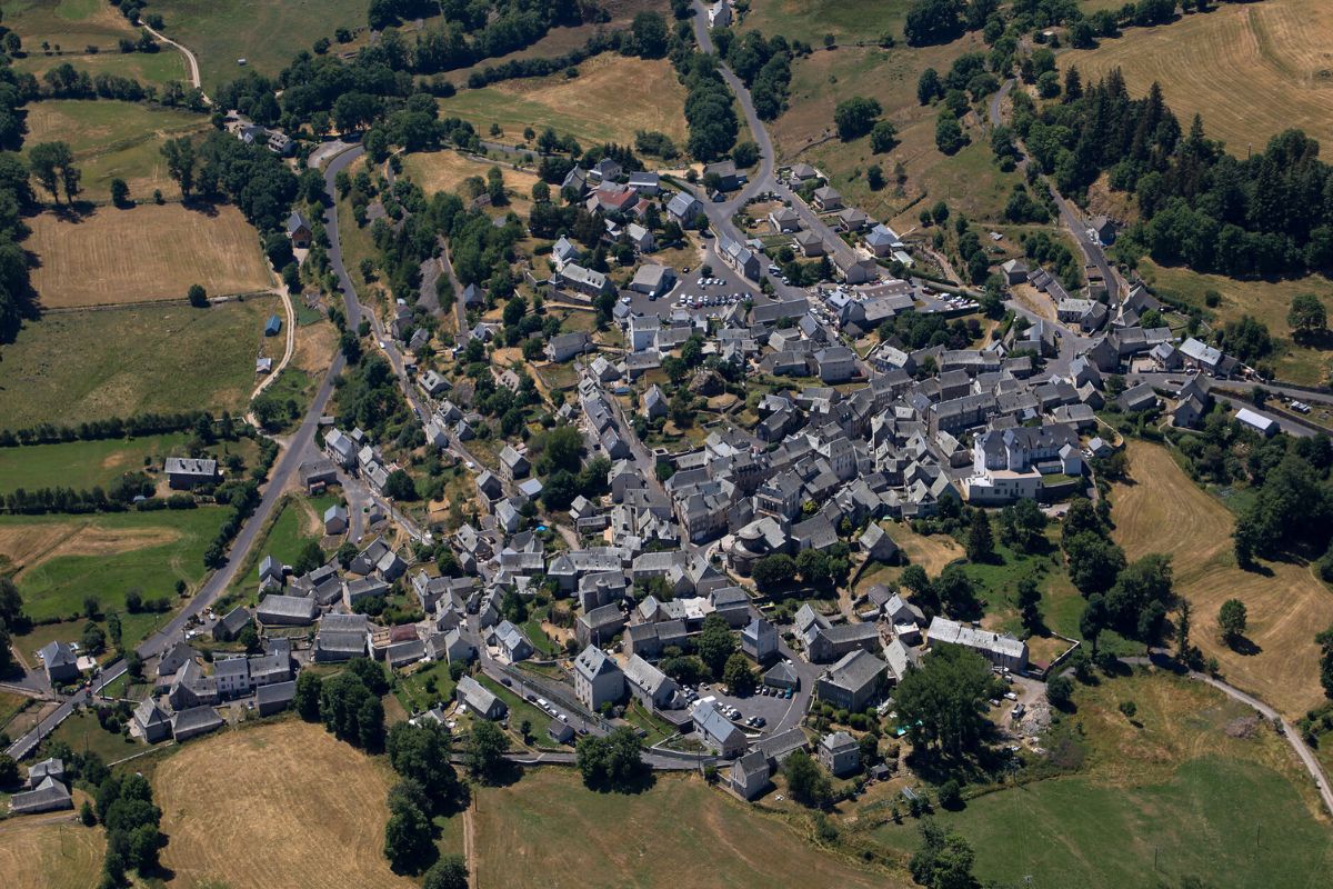 Les 9 plus beaux villages autour de l’Aubrac à découvrir en 2024