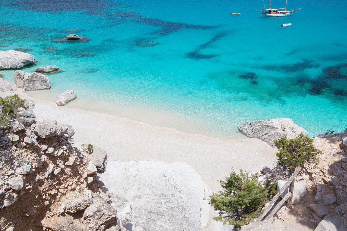 Les 10 plus belles plages paradisiaques de Sardaigne en 2024