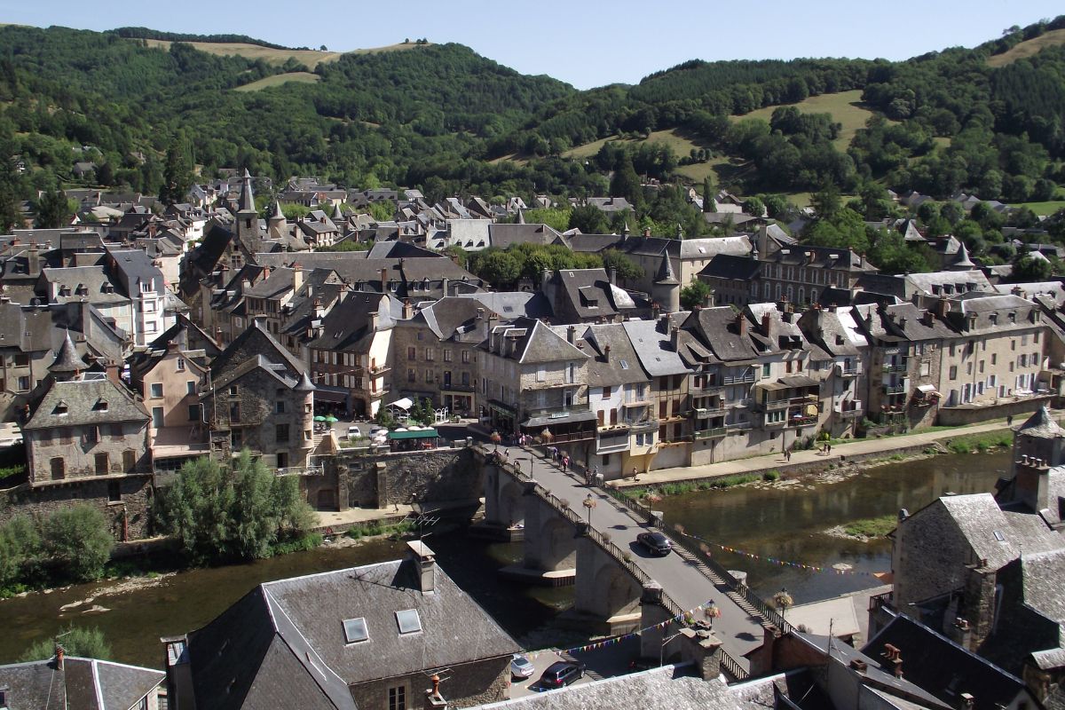 Les 9 plus beaux villages autour de l’Aubrac à découvrir en 2024