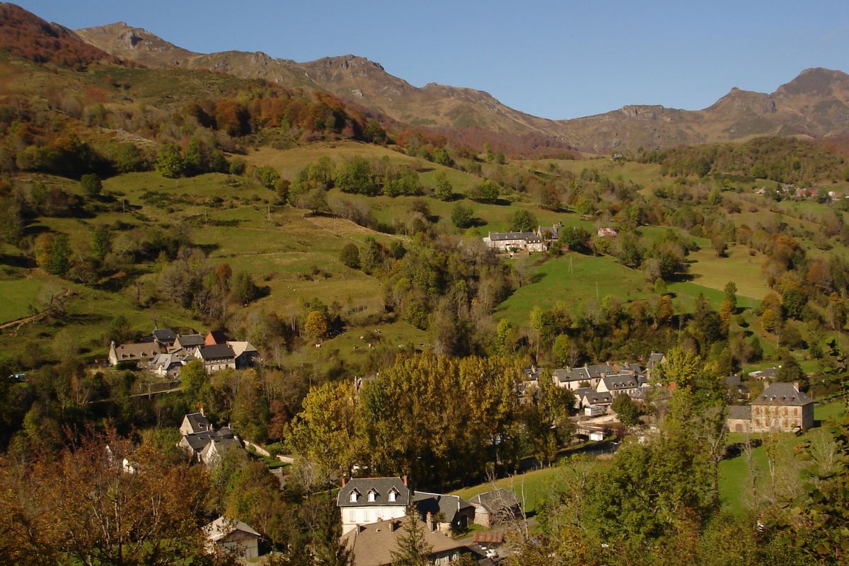 Les 9 plus beaux villages autour de l’Aubrac à découvrir en 2024