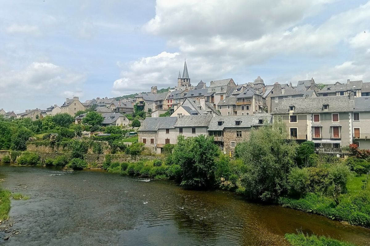 Les 9 plus beaux villages autour de l’Aubrac à découvrir en 2024