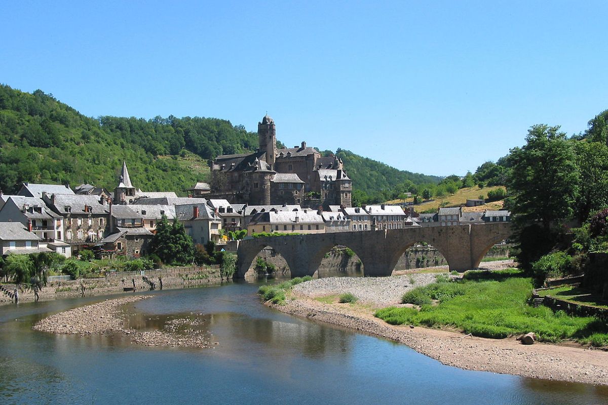 Les 9 plus beaux villages autour de l’Aubrac à découvrir en 2024