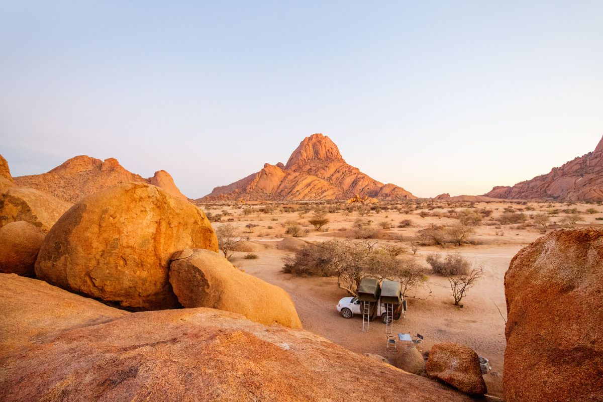 Tanzanie ou Namibie : Quel choix pour des vacances de luxe ?