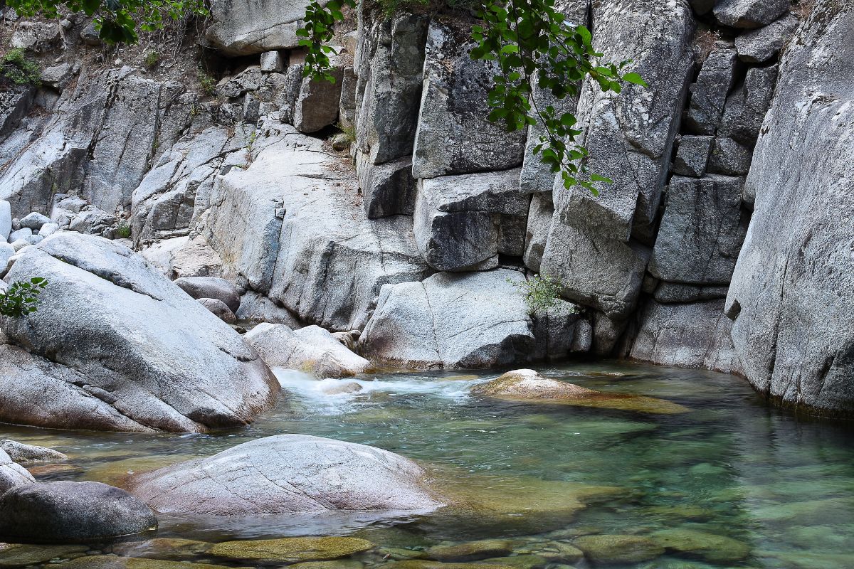 Les 5 meilleures piscines naturelles en Corse en 2024