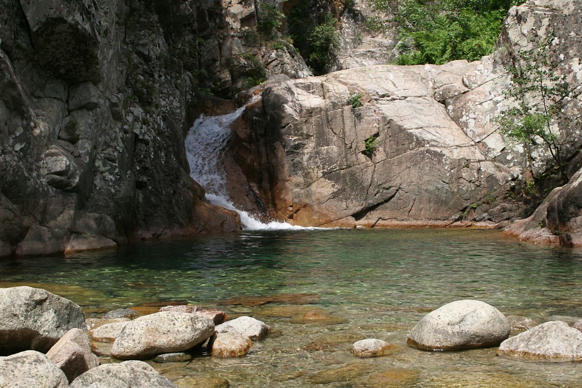 Les 5 meilleures piscines naturelles en Corse en 2024