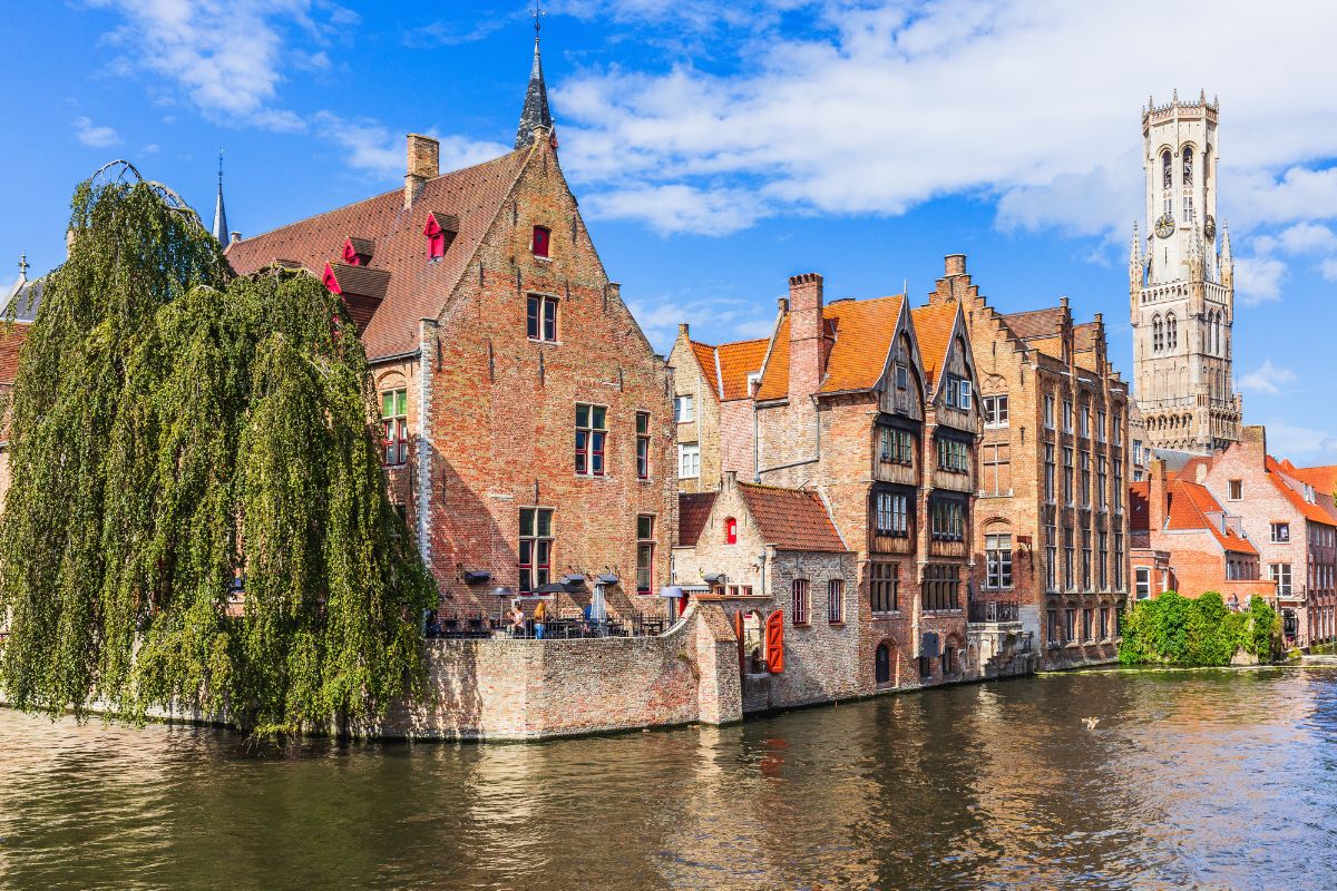 Bruxelle ou Bruges : Quelle destination choisir pour 2025 ?