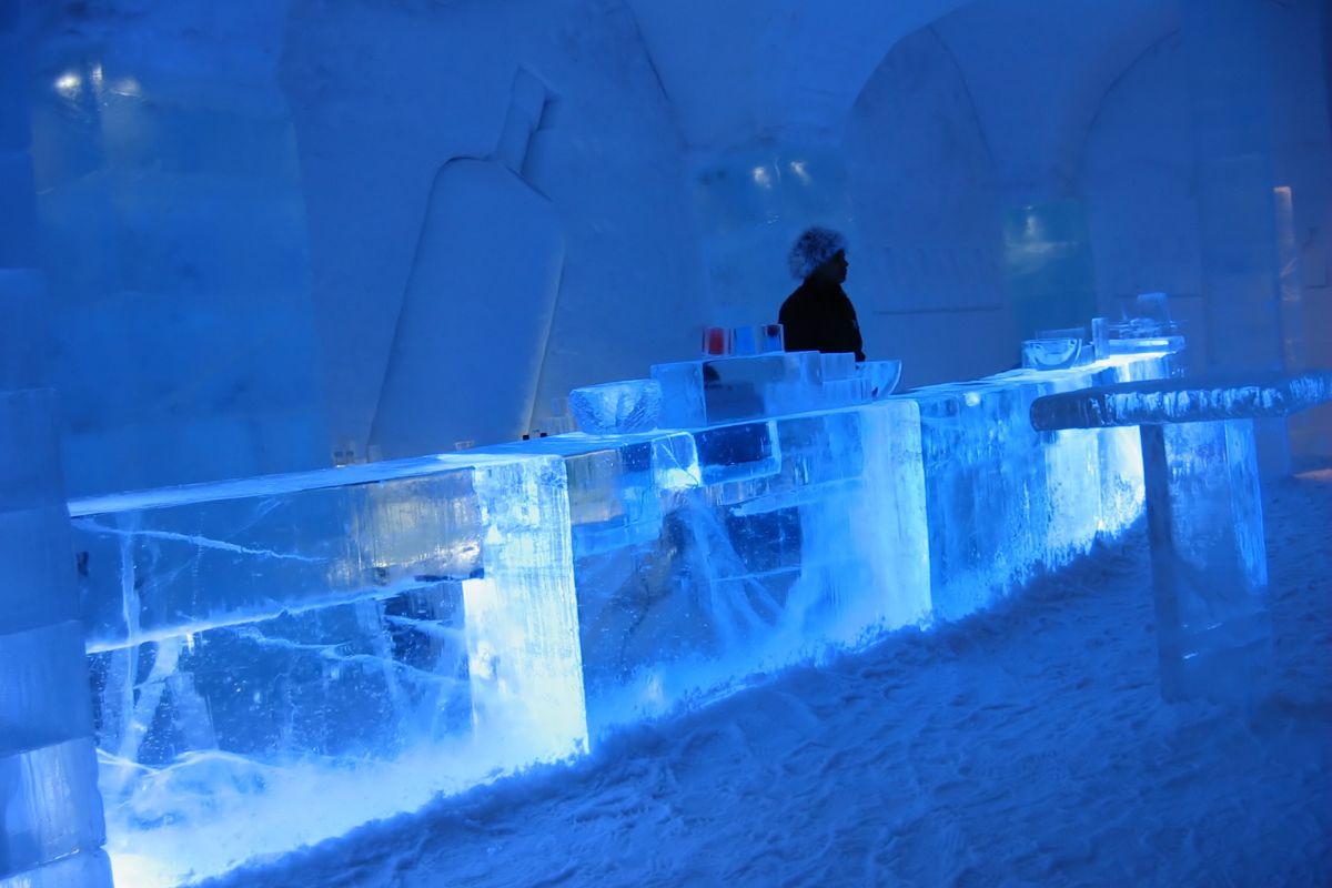 Dormir dans un hôtel de glace en Laponie : Mon guide 2025