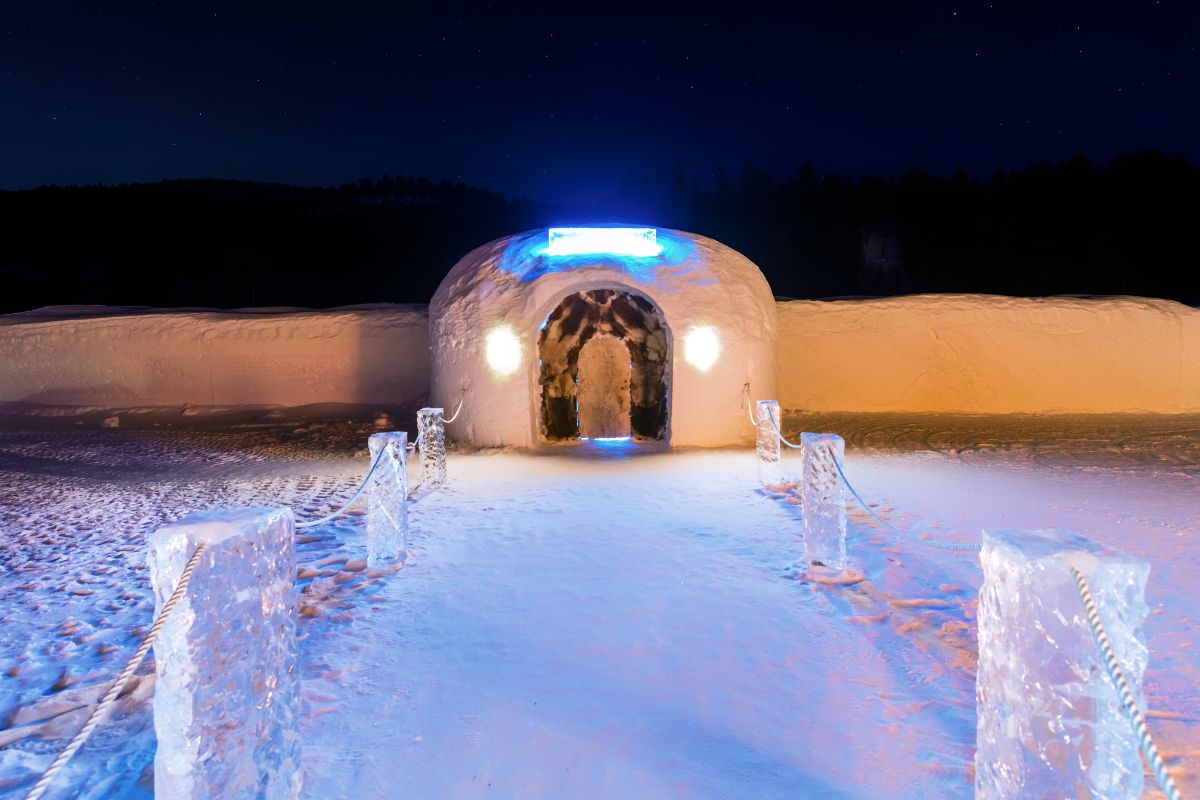 Dormir dans un hôtel de glace en Laponie : Mon guide 2025