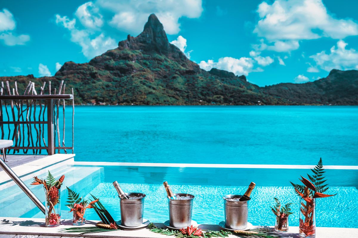 Les 9 meilleurs hôtels sur pilotis à Bora Bora : un séjour de rêve