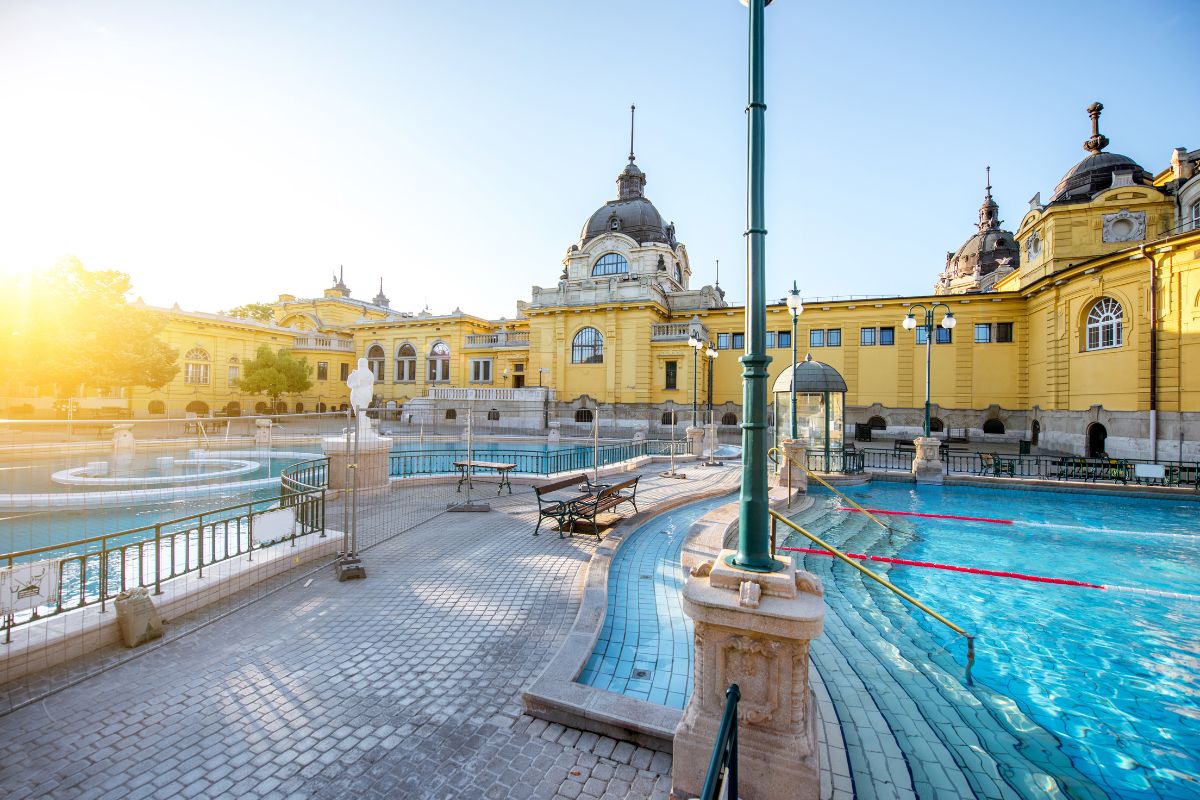 bains budapest